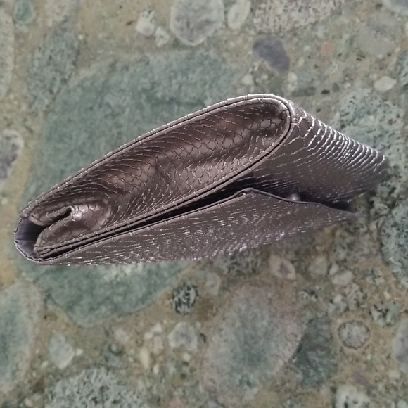 Silver Snakeskin Pattern Event Purse - Picture 10 of 10